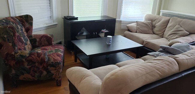 Building Photo - 4 br, 2 bath Apartment - 201 Lake St 1