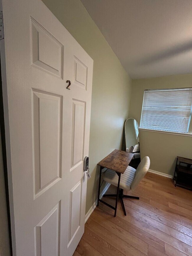 Foto del edificio - 900 Newcombe Rd