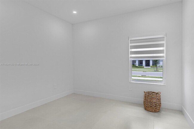 Building Photo - 19101 SW 133rd Ave