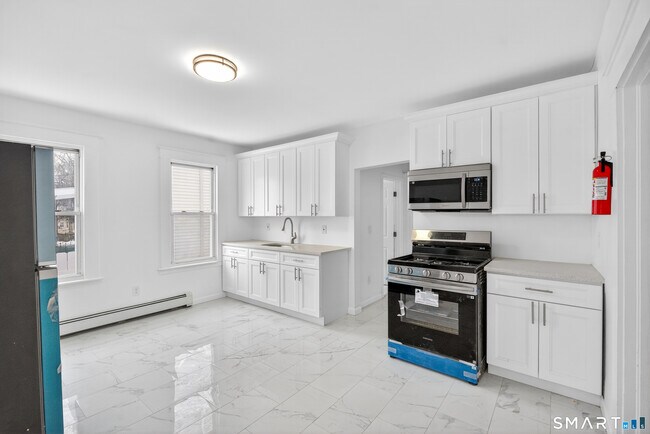 Foto del edificio - 168 Black Rock Ave