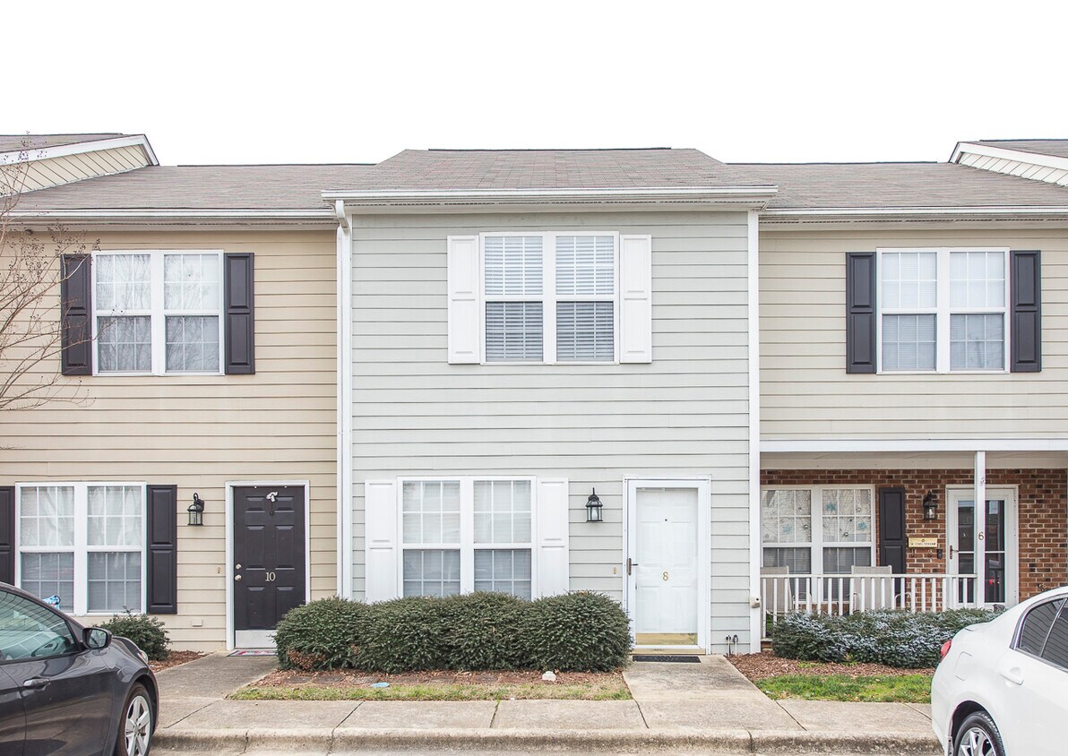 Foto principal - 8 Cheltenham Dr