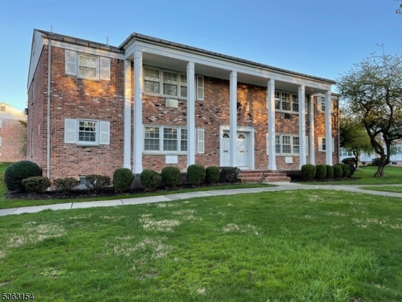 Foto principal - 165 Ridge Rd