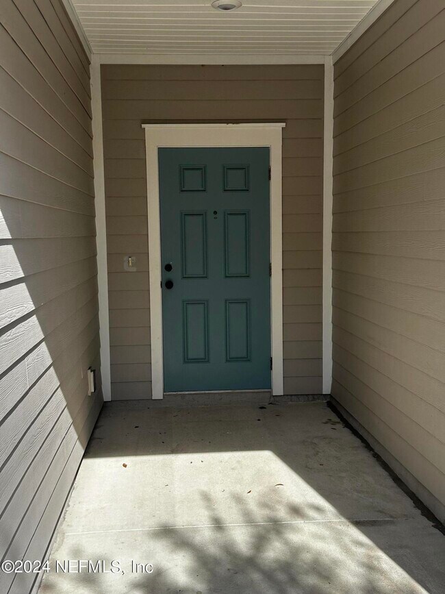 Building Photo - 7371 Palm Hills Dr