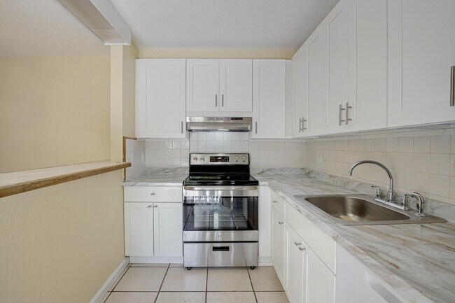 Building Photo - 145 Lake Arbor Dr