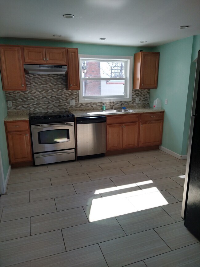 Kitchen - 13 Castle Rock Rd