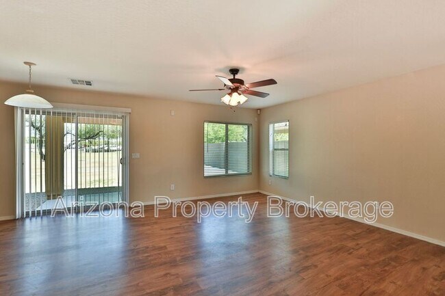 Building Photo - 546 S 167th Ln