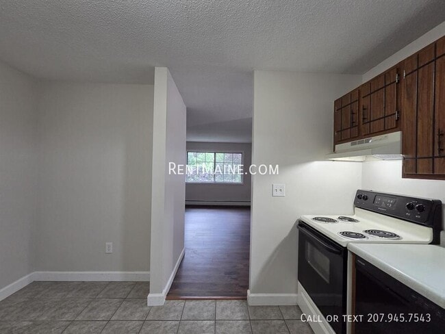 Building Photo - 10 Tall Pines Dr