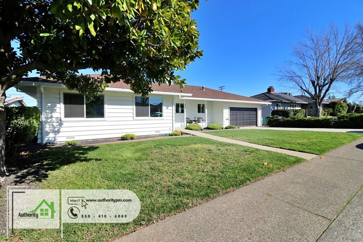 Primary Photo - 1225 Manzanita Hills Ave