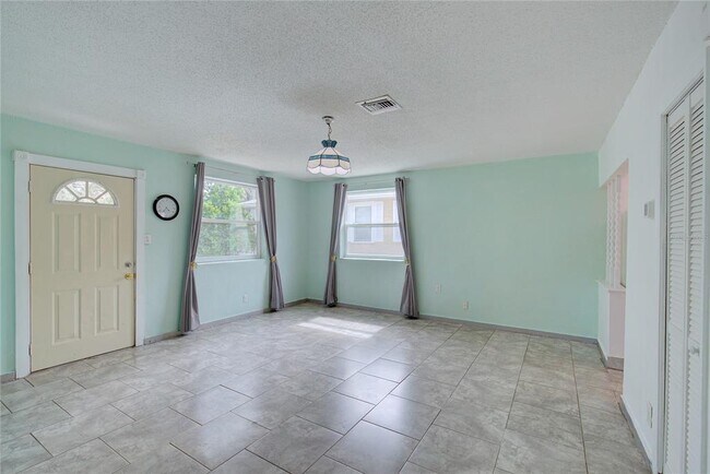 Foto del edificio - 1160 Sunset Point Rd