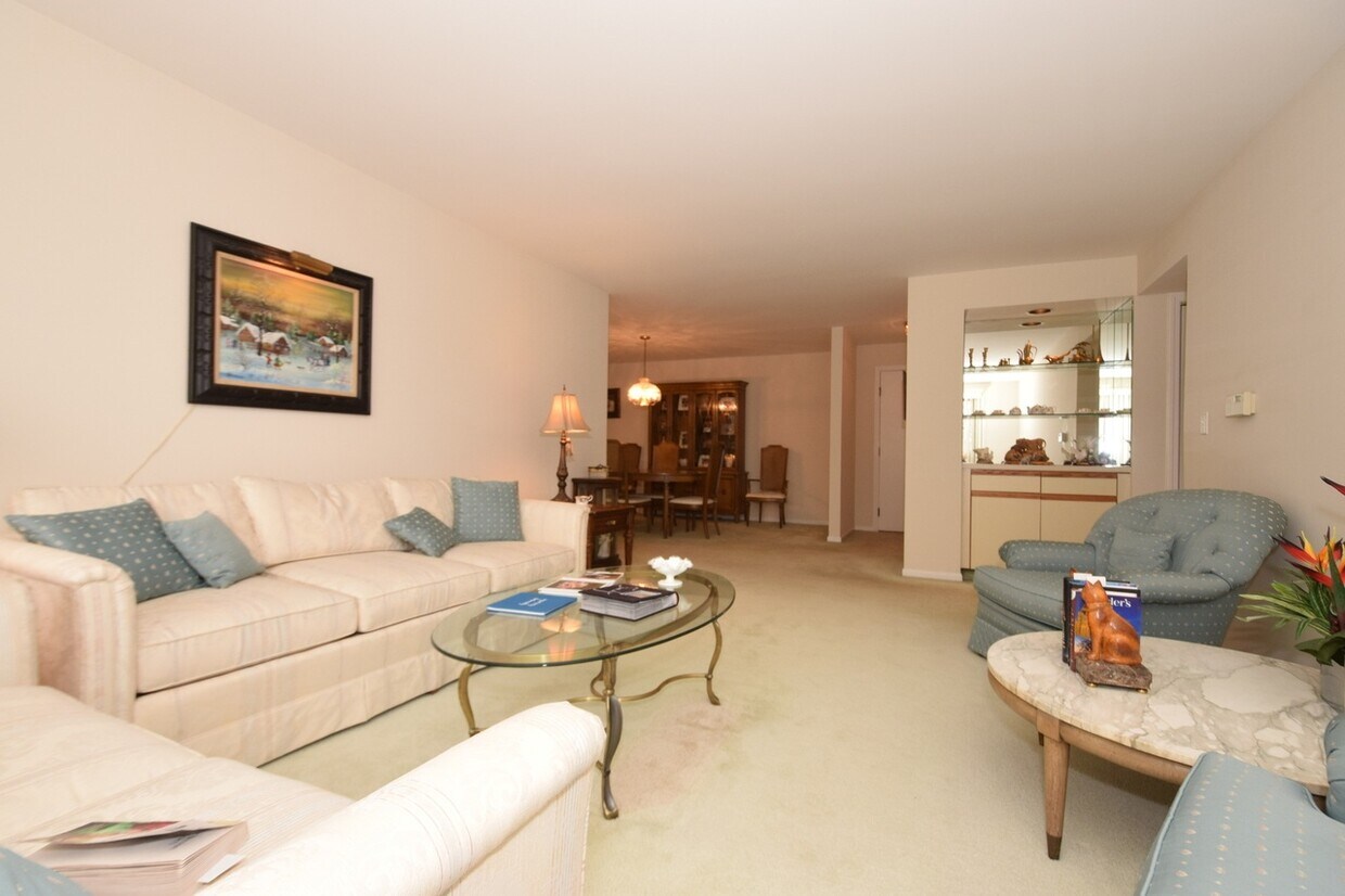 2000 Chestnut Ave Unit 406, Glenview, IL 60025 Condo for Rent in