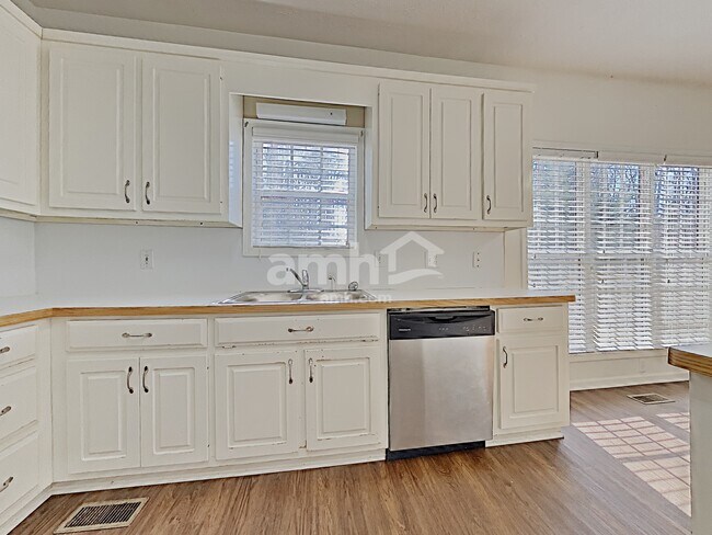 Building Photo - 1045 Fieldstone Dr