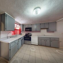 Building Photo - 50 Plymouth St