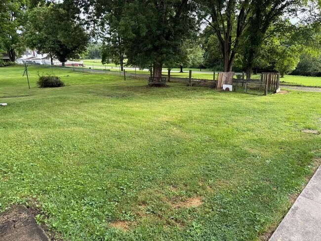 Building Photo - 169 Main St