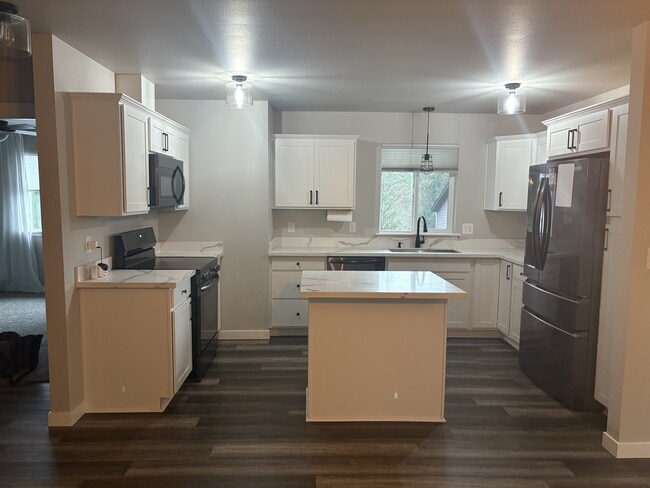 Building Photo - 61 E Ellinor Peak Pl