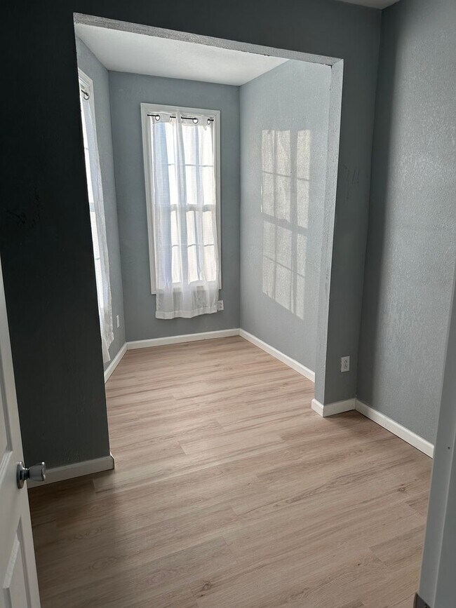 Building Photo - 512-514 S 4th ST