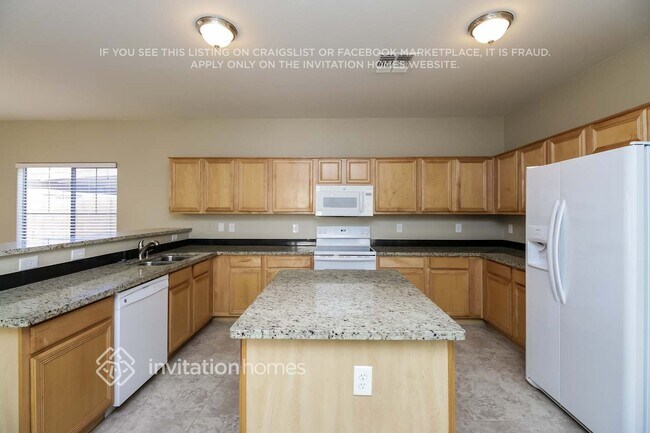 Building Photo - 15940 W Mauna Loa Ln