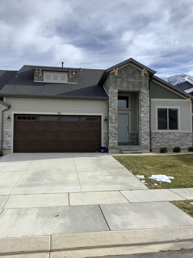 Primary Photo - Beautiful Home Nestled In The Hills Of Elk...