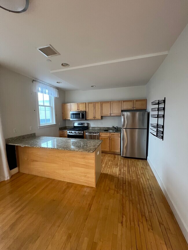 Foto del edificio - 104-106 Second St. Unit U4