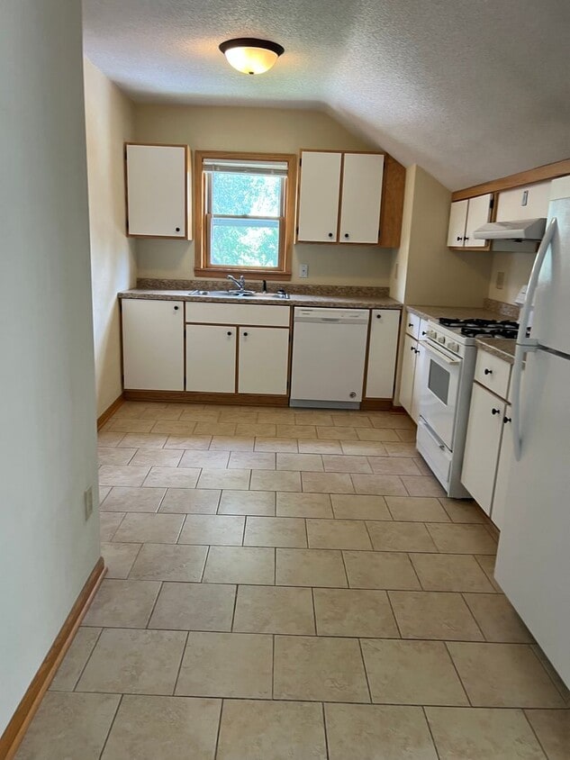 Primary Photo - 140 4th Ave N