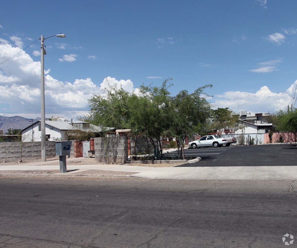 Foto del edificio - 2622-2636 N Los Altos Ave