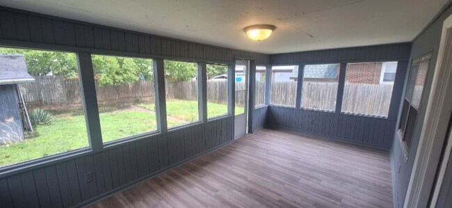 Building Photo - 584 Broadway St