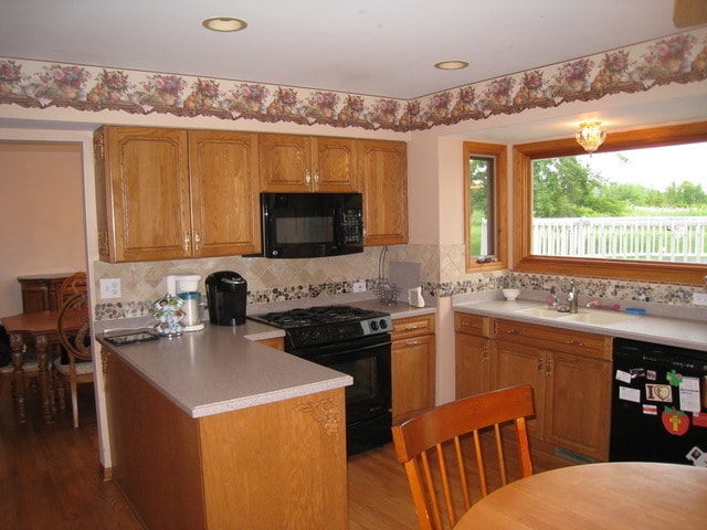 Building Photo - 706 North Point Dr