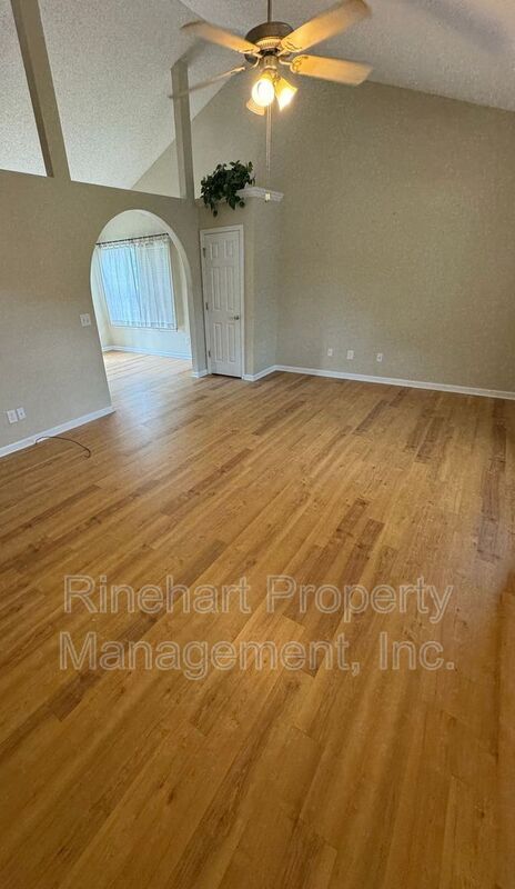 Foto del edificio - 5027 Drake Pond Ln
