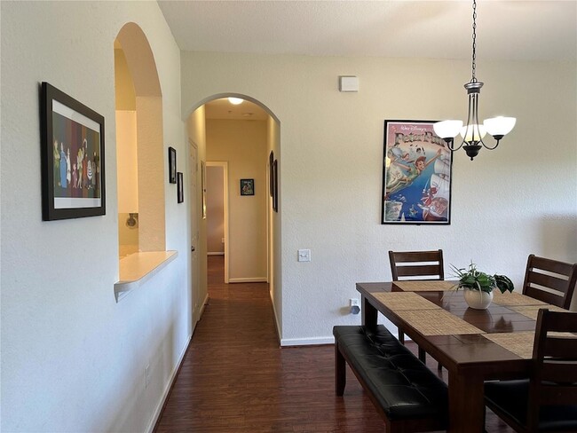 Building Photo - 2310 Silver Palm Dr