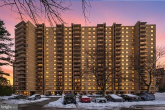 Building Photo - 307 Yoakum Pkwy