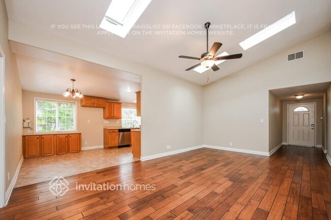 Building Photo - 548 Galsworthy St