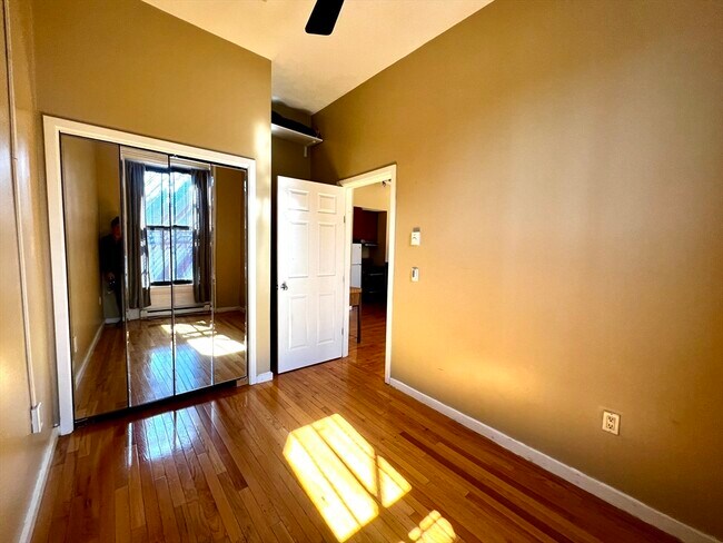 Foto del edificio - 703 Massachusetts Ave