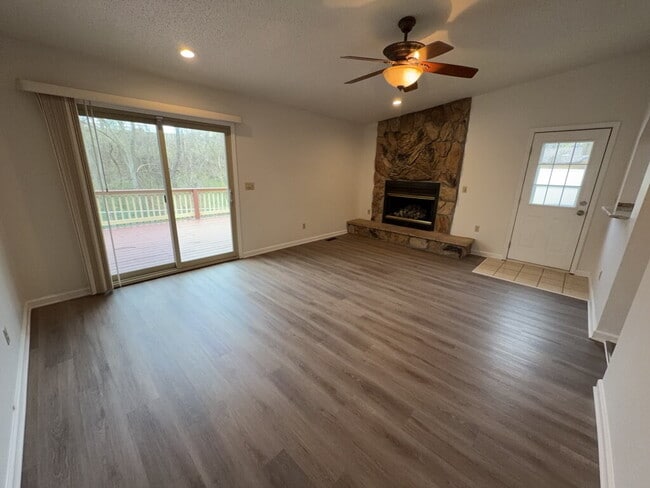 Building Photo - 5754 Nightingale Ct