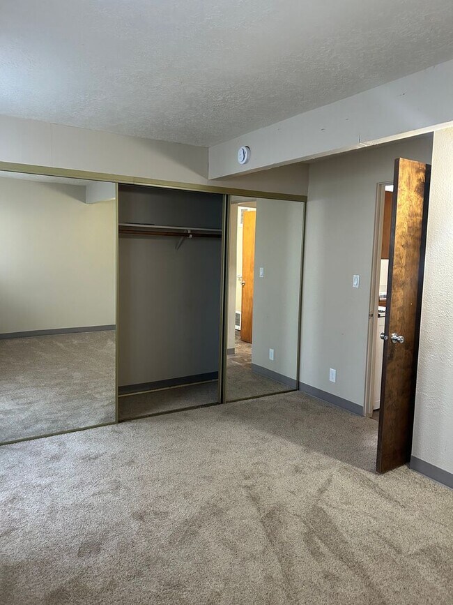 Foto del edificio - (690) Circle Drive Court - 1 Bedroom / 1 Bathroom