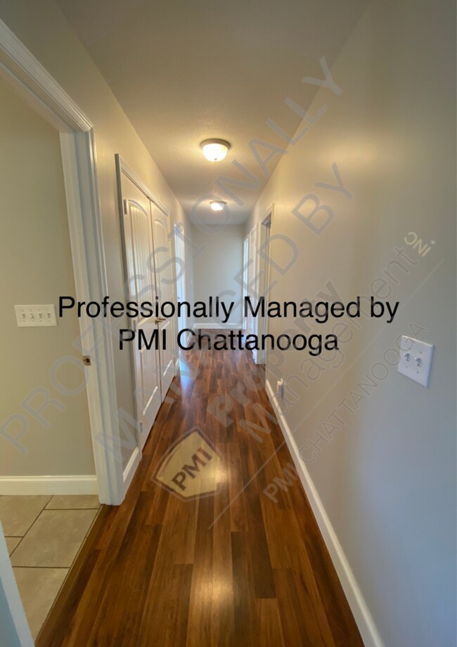 Building Photo - IMPROVED PRICE!! Beautiful 3 Bed, 2 Bath H...