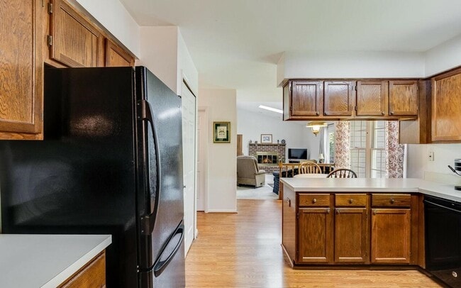 Building Photo - 15411 Pine Tree Ct
