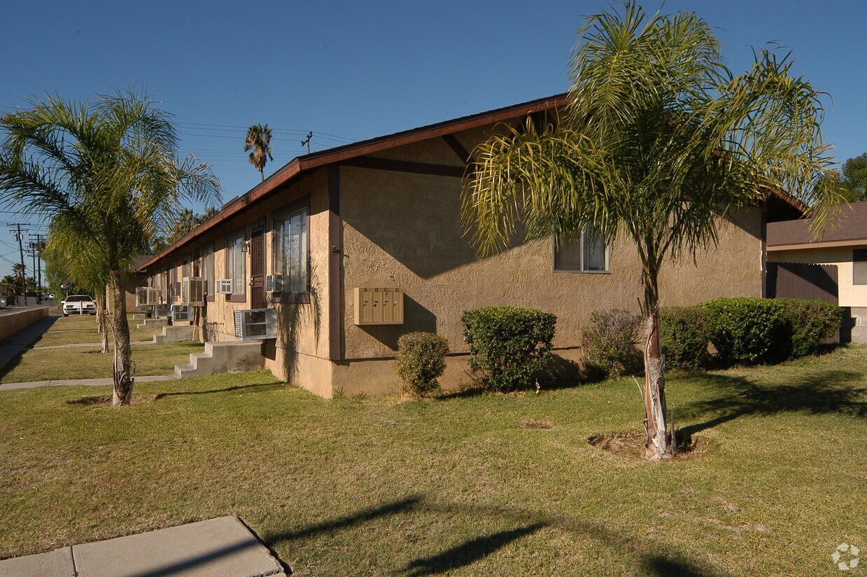 Primary Photo - 414 N Riverside Ave