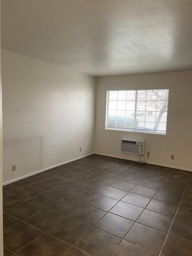 Foto del edificio - 533 W Ward Ave