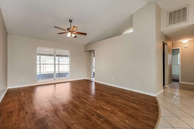 Foto del edificio - 1012 Cameo Crest Ln