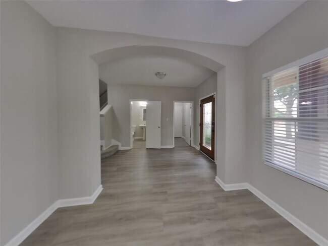Building Photo - 312 Nogales Ln