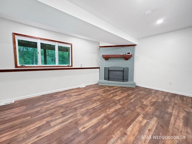 Building Photo - 5345 Wedgewood Dr