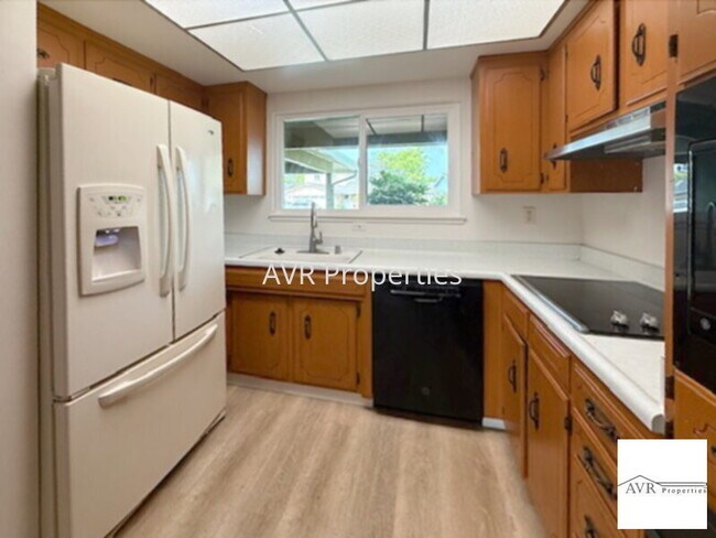 Building Photo - End of summer $200 discount - Great single...