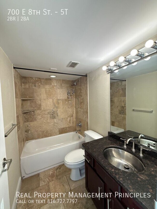 Foto del edificio - 700 E 8th St