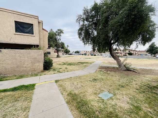 Photo - 5041 N 40th Ave Apartment