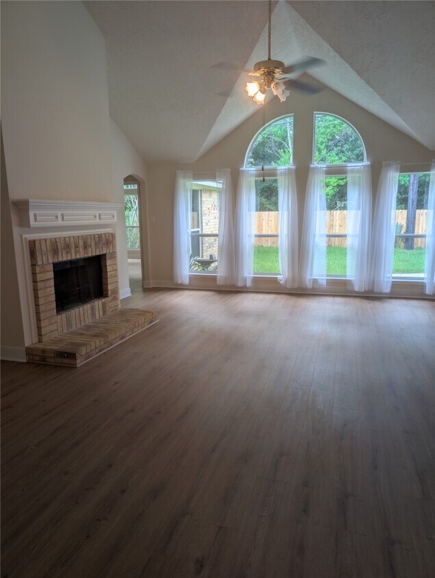 Foto principal - 14615 Wressell Dr