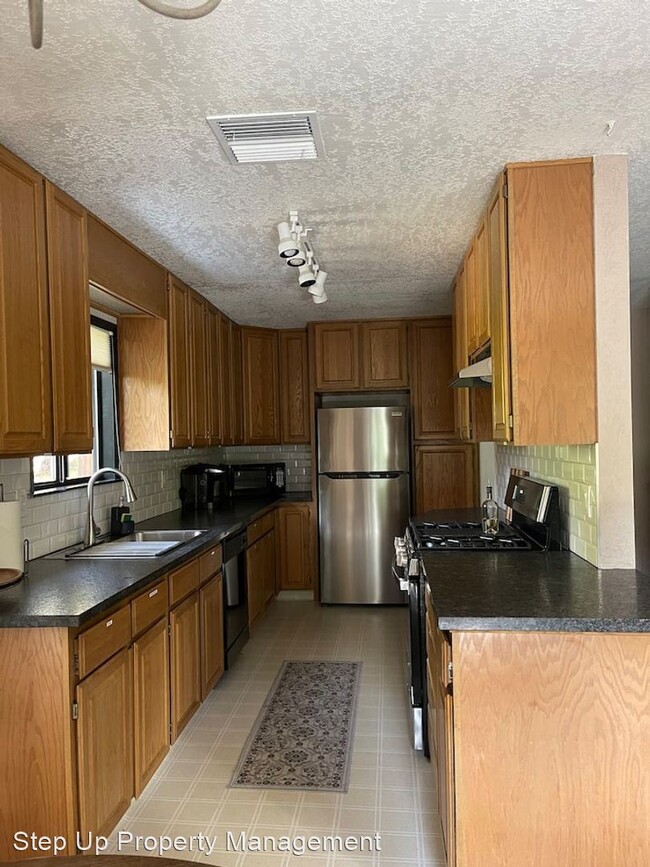 Building Photo - 3 br, 2 bath House - 23589 Lakewood Dr