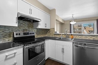 Building Photo - 1043 Warwick Ct