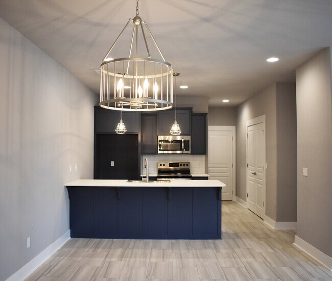 Photo - Upscale 4 Bedroom 3.5 Bathroom in The Heart of Fayetteville AR!! House