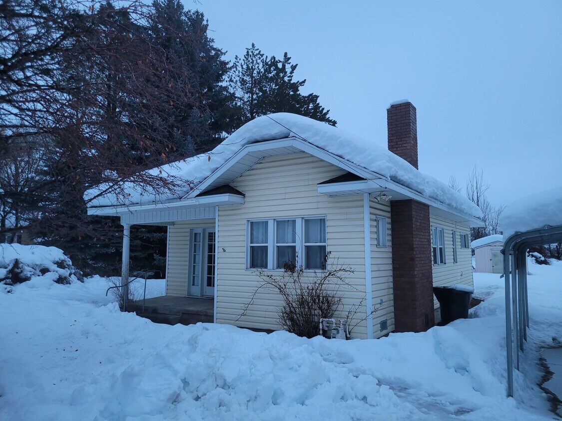 Primary Photo - 160 River Rd