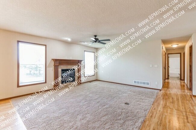Foto del edificio - SPACIOUS RANCH!! 3 Bedroom, 2 Bathroom Hom...