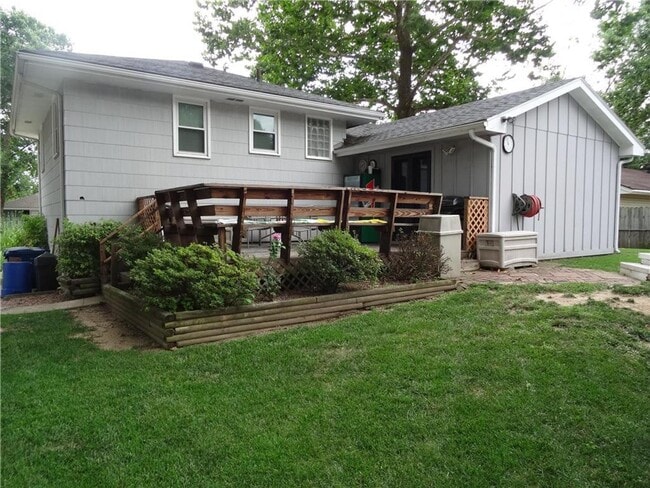 Building Photo - FREE TV w/Move in Feb - Newly Renovated SF...